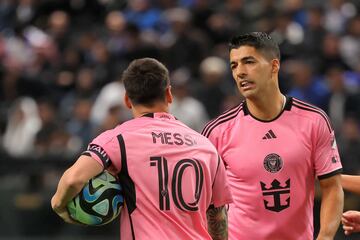 Inter Miami's Argentine forward #10 Lionel Messi celebrates with his Uruguayan forward #09 Luis Suarez